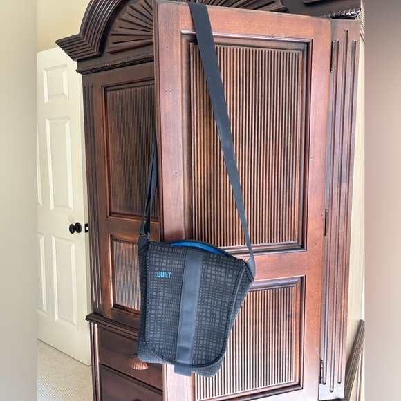 BUILT Messenger Air Black Neoprene Crossbody iPad Computer Bag - Picture 4 of 13